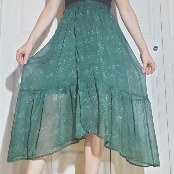 Green high waisted light & flowy wrap style tiered midi skirt with leopard print - Picture 1 of 16